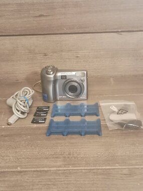 Vintage Olympus SP-310 Digital Camera 7.1MP 8.0-24.9mm Zoom with 3 SD Cards